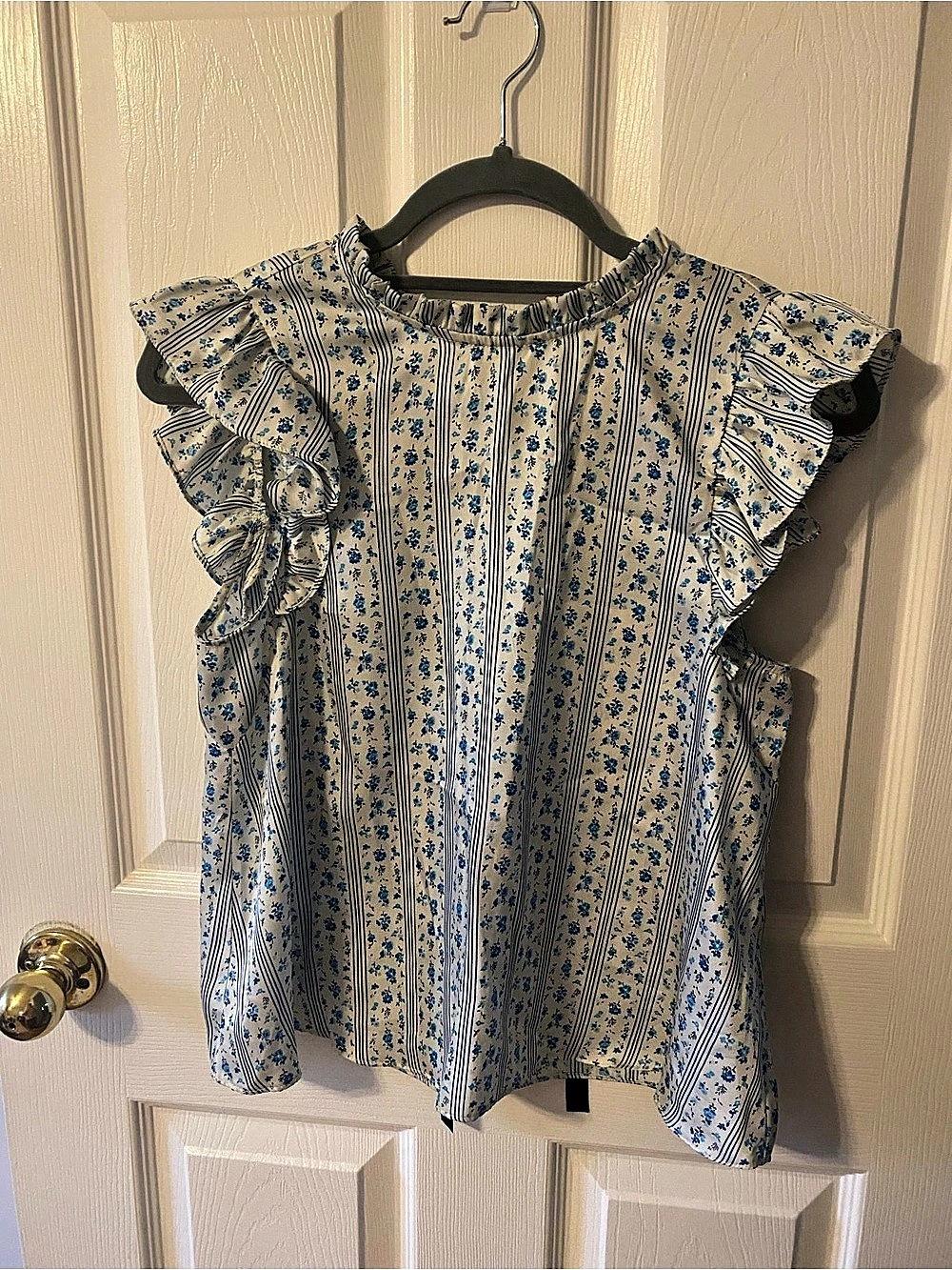 Zara Trafaluc Collection Floral Ruffle Sleeve Blouse in White & Blue Like New